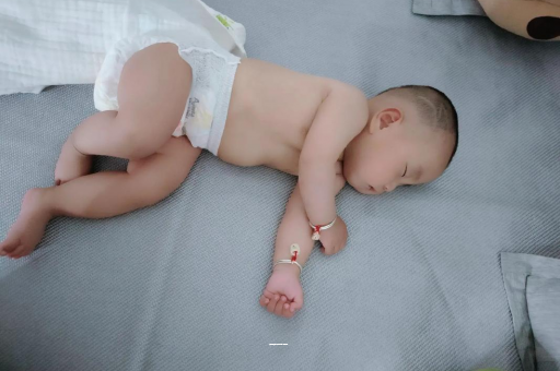 新泰4个月宝宝特点